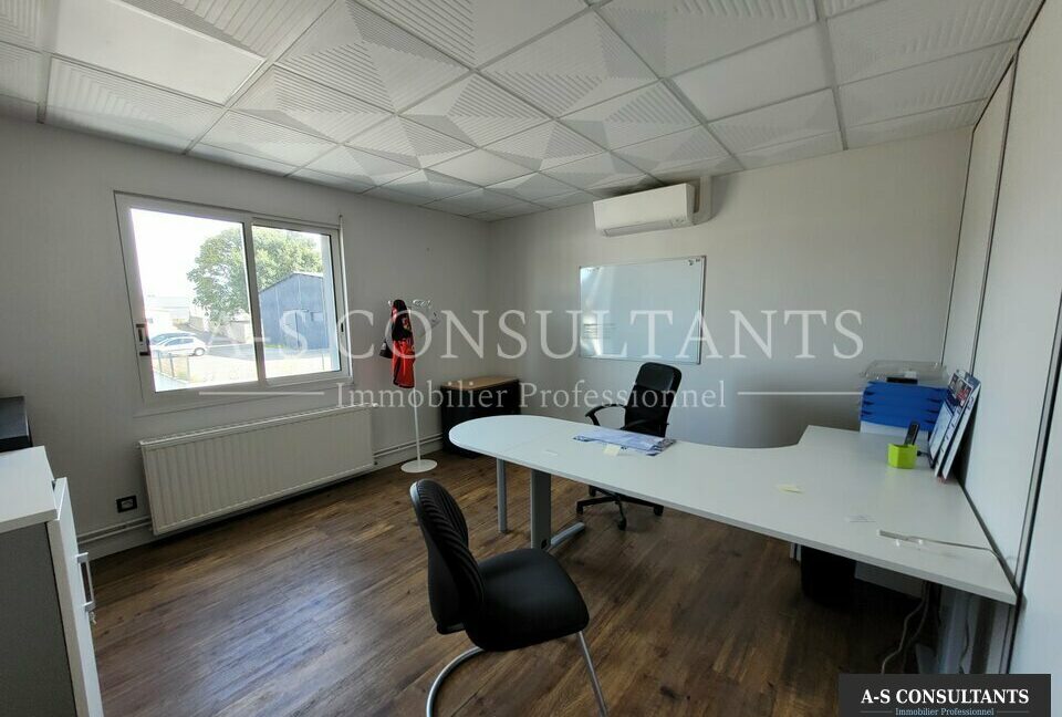 BUREAUX LOCATION DAVEZIEUX 302315842_07_0114_12.jpg