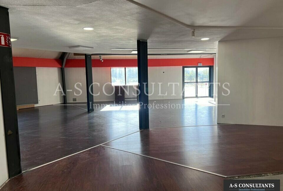 LOCAL COMMERCIAL LOCATION TOURNON 343094227_73_0238_4.jpg