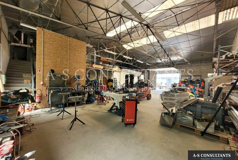 LOCAL D'ACTIVITE LOCATION DOMARIN 321405590_38_0349_2.jpg