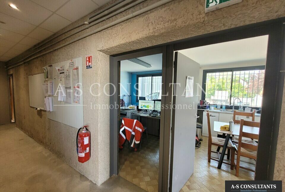 LOCAL D'ACTIVITE LOCATION DOMARIN 321418619_38_0349_4.jpg
