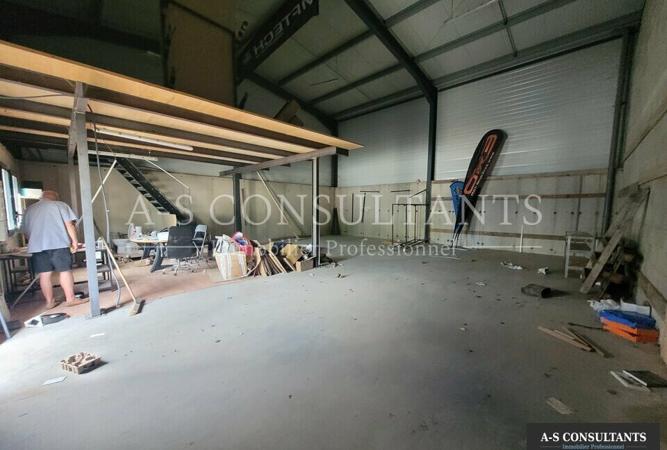 LOCAL D'ACTIVITE LOCATION SAINT PIERRE DE BOEUF 231424619_42_0070_2.jpg