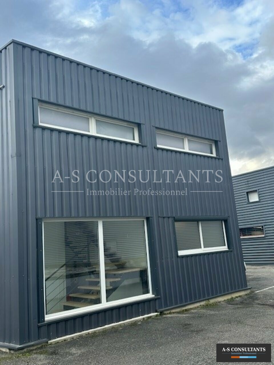 LOCAL PROFESSIONNEL LOCATION VOGLANS 387550175_73_0271_1.jpg