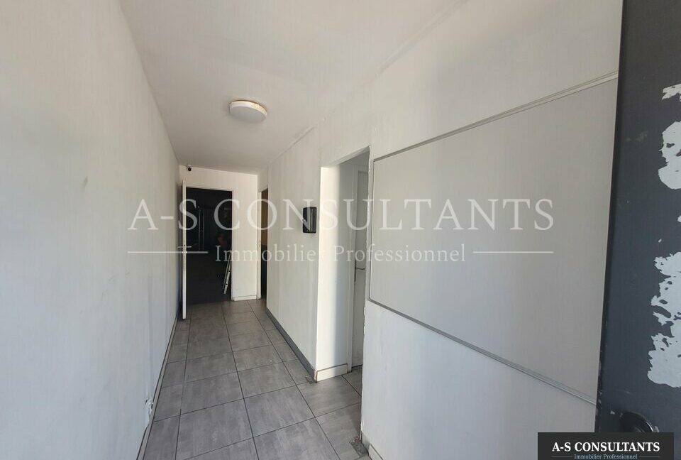 ENTREPOT LOCATION SAINT-PRIEST 669465040_69_0183_4.jpg