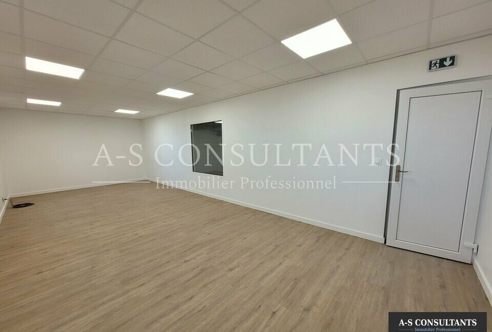 LOCAL D'ACTIVITE LOCATION VAULX-MILIEU 987157588_38_0343_1.jpg