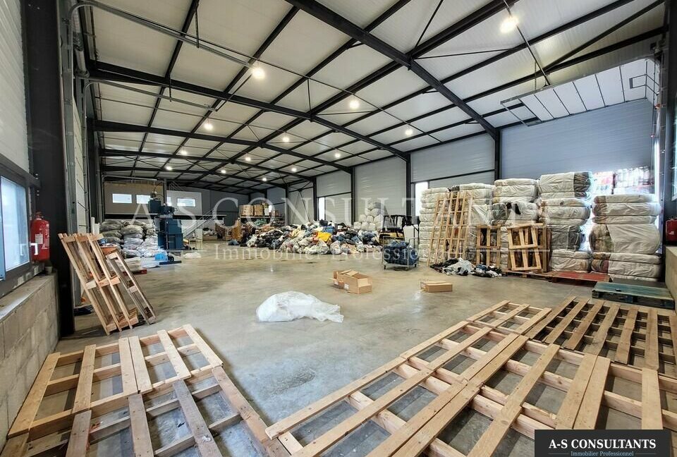 LOCAL D'ACTIVITE A VENDRE LA COTE SAINT ANDRE 063744751_38_0191_1.jpg