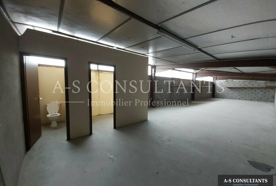 LOCAL COMMERCIAL LOCATION DAVEZIEUX 07_0041_1.jpg