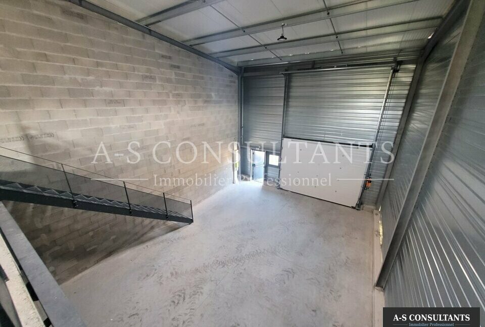 LOCAL D'ACTIVITE LOCATION SAINT PRIEST 238826787_69_0166_4.jpg