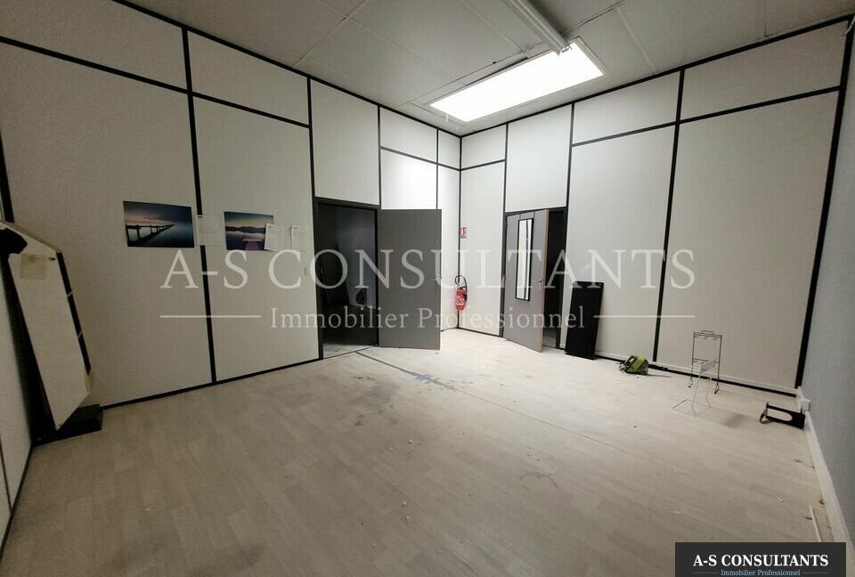 LOCAL COMMERCIAL LOCATION DAVEZIEUX 305720791_07_0140_1.jpg