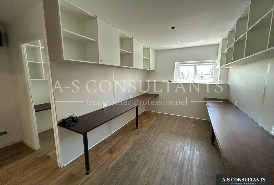 LOCAL D'ACTIVITE LOCATION PORTE-DE-SAVOIE 686915158_73_0278_5.jpg