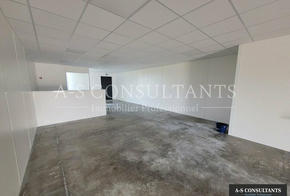 LOCAL D'ACTIVITE LOCATION MARCILLOLES 207713482_38_0164_6.jpg