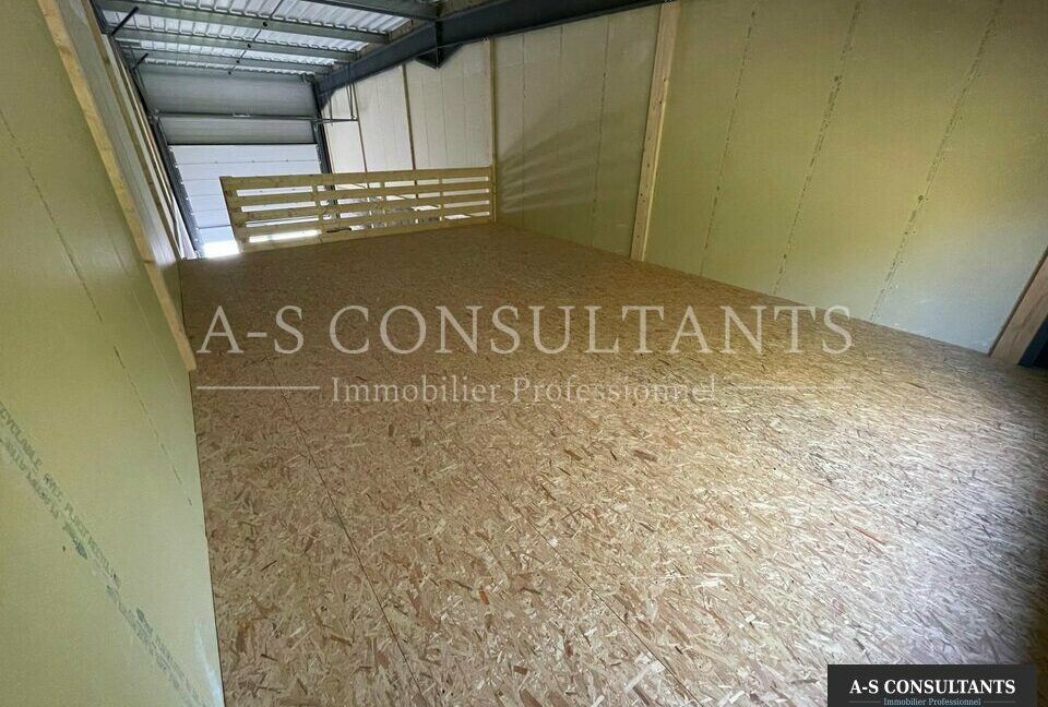 ENTREPOT LOCATION FAVERGES 419201898_74_0038_3.jpg