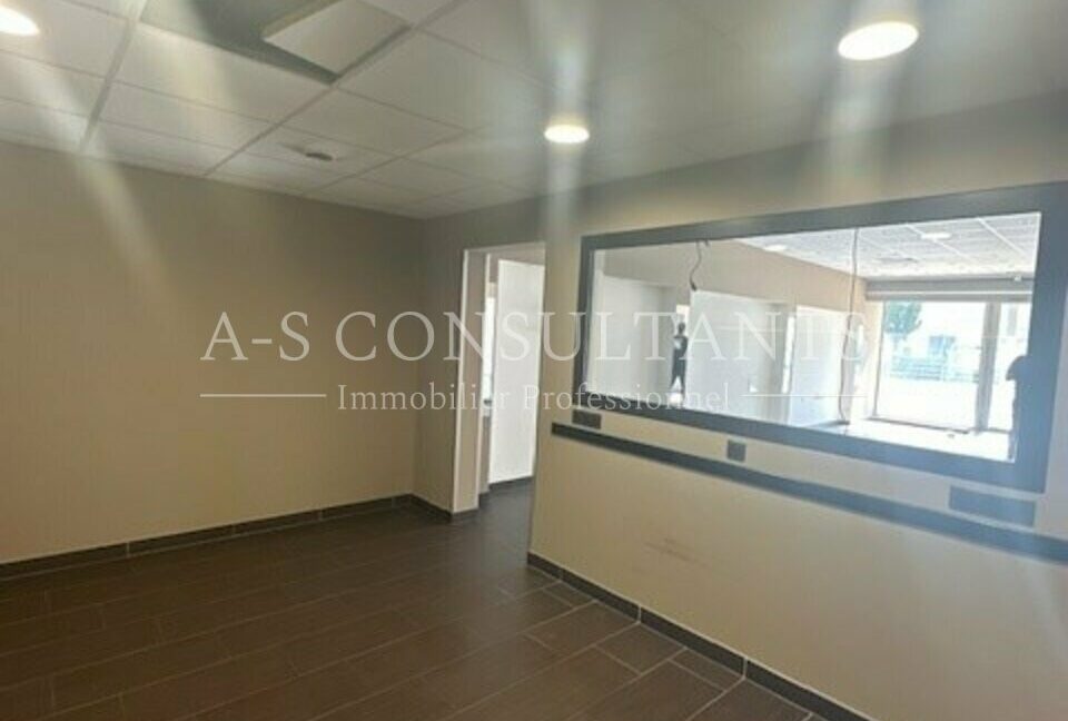 LOCAL COMMERCIAL A VENDRE ANNECY 514453543_74_0113_3.jpg