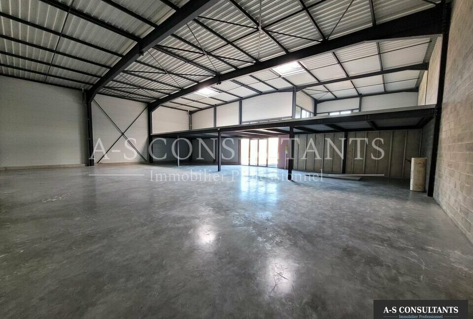 LOCAL COMMERCIAL LOCATION DAVEZIEUX 541113971_438868227_07_0130_3.jpg