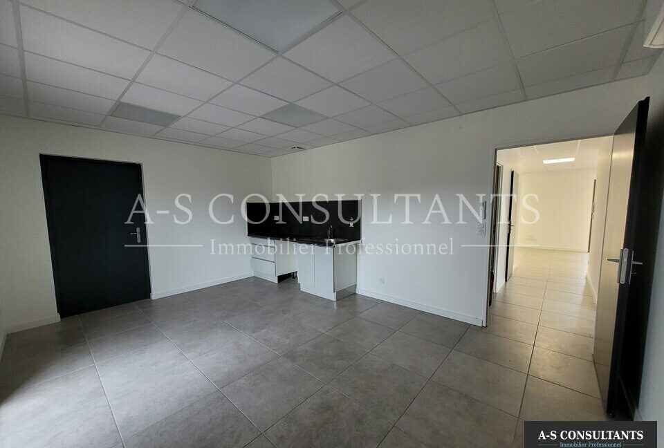 BUREAUX LOCATION NIVOLAS VERMELLE 705026335_38_0203_3.jpg