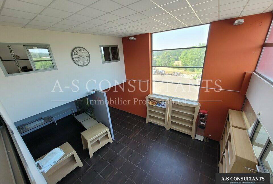 LOCAL COMMERCIAL LOCATION MORAS-EN-VALLOIRE 971373838_26_0245_1.jpg