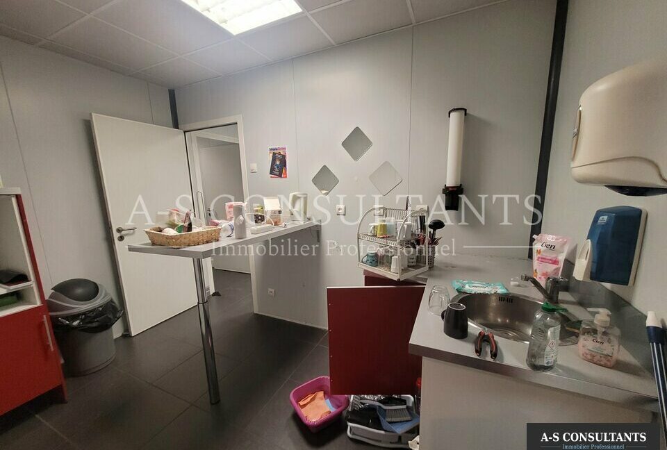 LOCAL COMMERCIAL LOCATION SAINT-PRIEST 261463746_69_0181_1.jpg