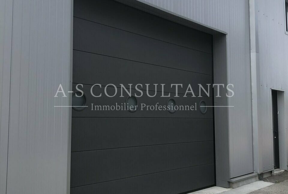 LOCAL COMMERCIAL LOCATION BELLEY 01_0067_2.jpg