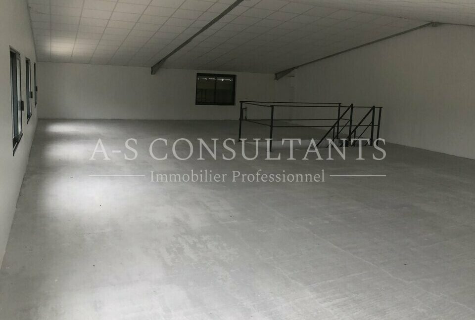 LOCAL COMMERCIAL LOCATION BELLEY 01_0067_3.jpg