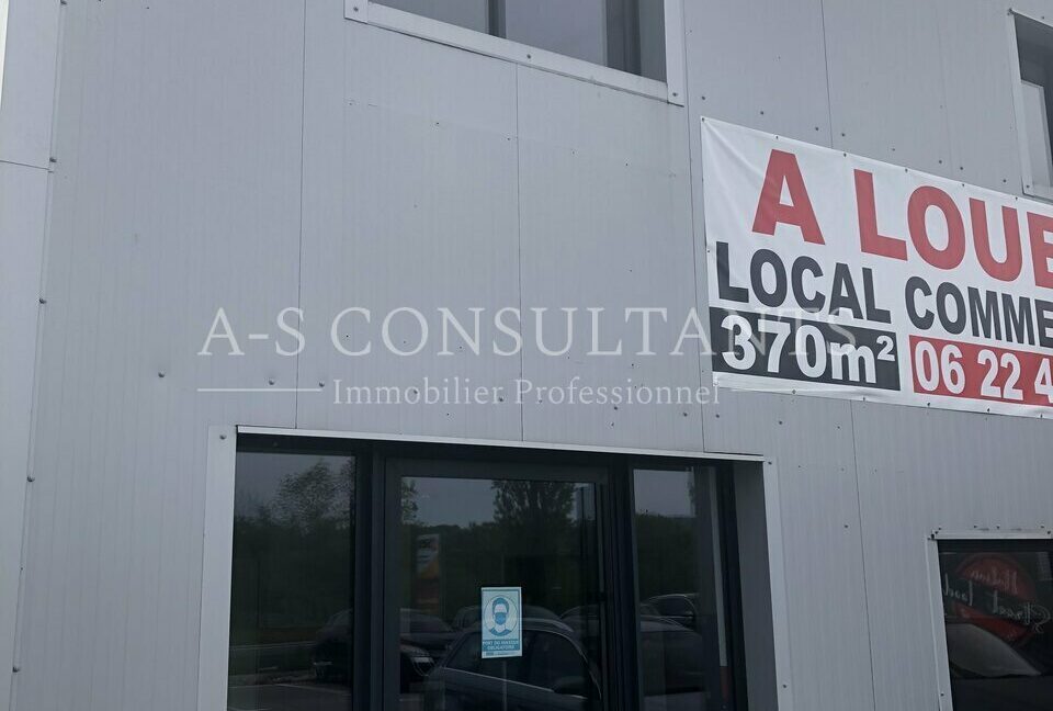 LOCAL COMMERCIAL LOCATION BELLEY 01_0067_8.jpg