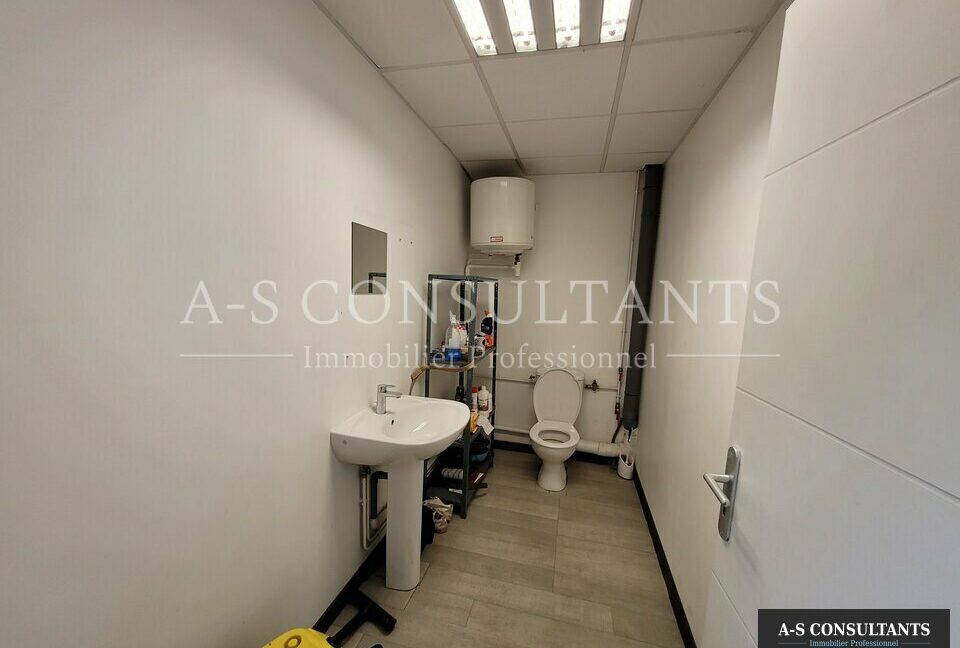 LOCAL D'ACTIVITE LOCATION SAINT PIERRE DE CHANDIEU 027763708_69_0163_1.jpg