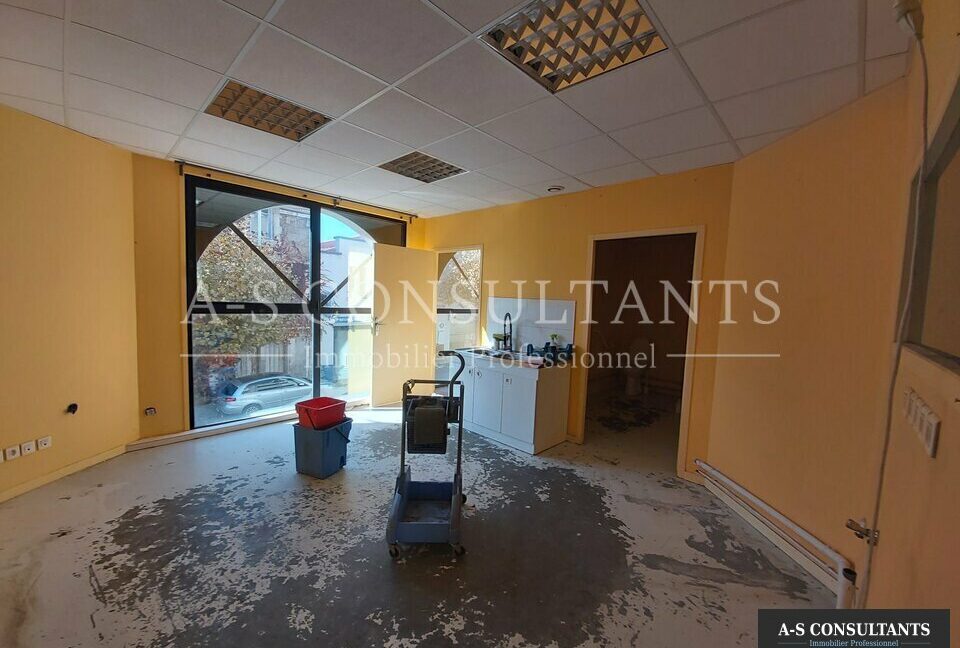 LOCAL COMMERCIAL LOCATION ANNONAY 07_0075_7.jpg