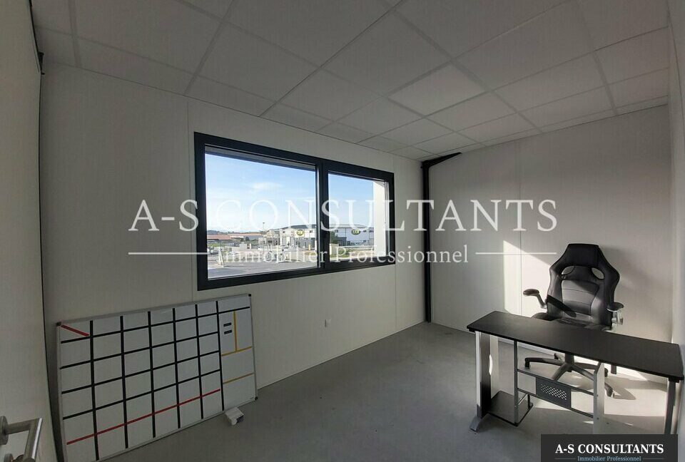 LOCAL D'ACTIVITE LOCATION MARCILLOLES 38_0164_6.jpg