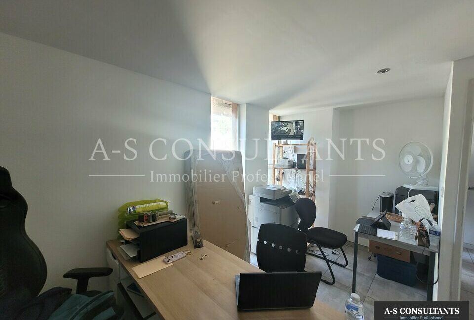 ENTREPOT LOCATION SAINT-PRIEST 669454350_69_0183_1.jpg