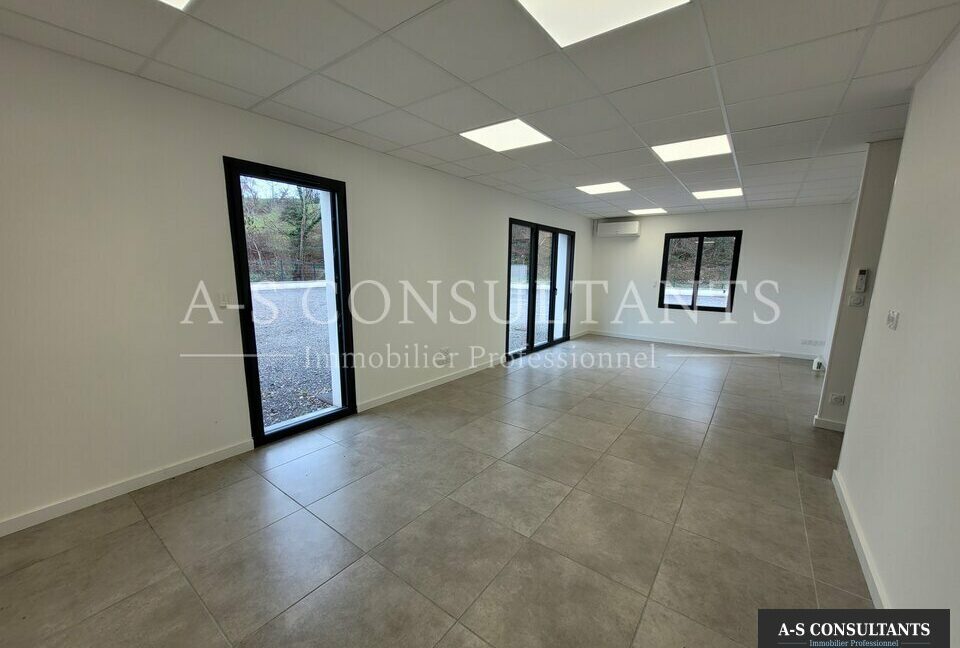 BUREAUX LOCATION NIVOLAS VERMELLE 705020286_38_0203_2.jpg