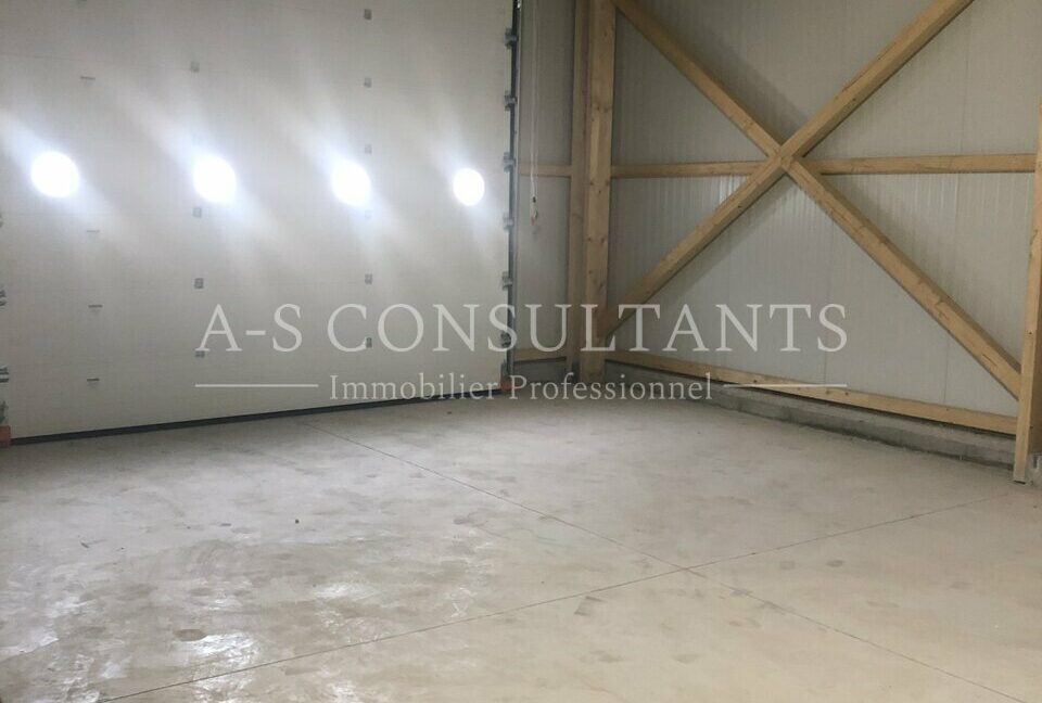 LOCAL COMMERCIAL LOCATION BELLEY 01_0067_7.jpg