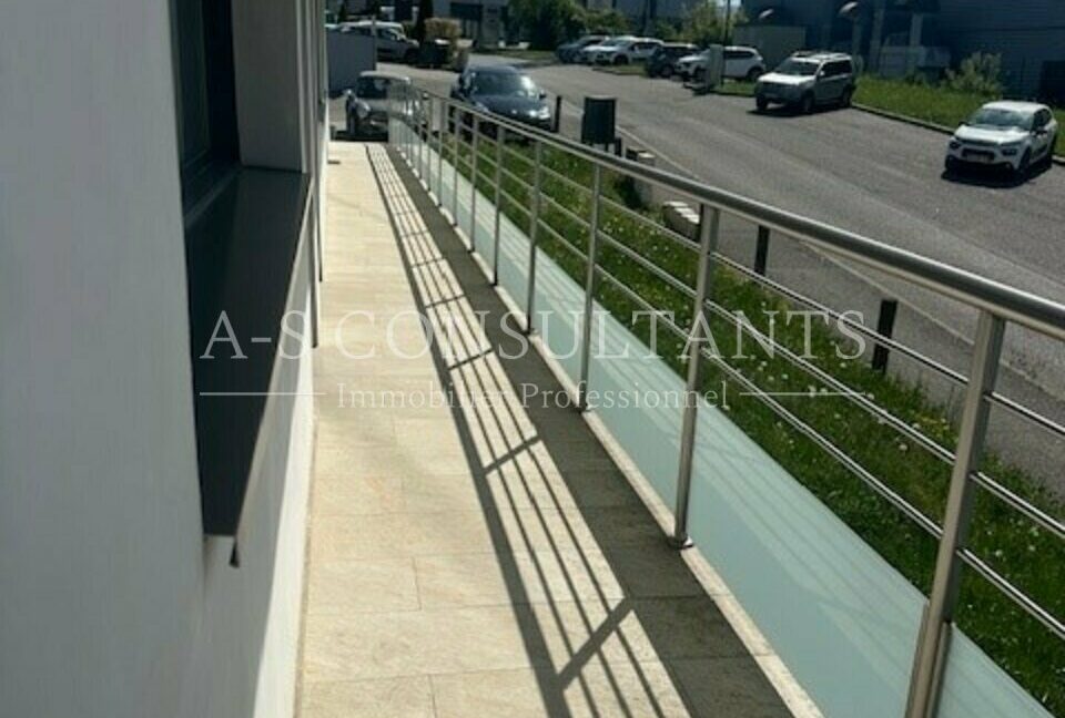 LOCAL PROFESSIONNEL LOCATION DRUMETTAZ-CLARAFOND 120589962_73_0331_2.jpg