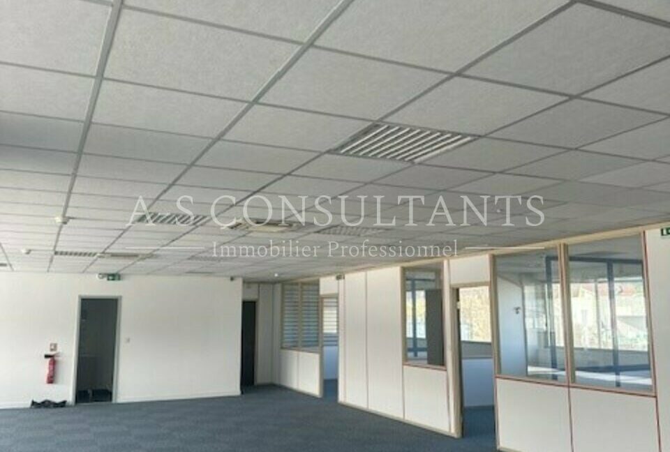 LOCAL COMMERCIAL LOCATION SILLINGY 393816008_74_0129_4.jpg