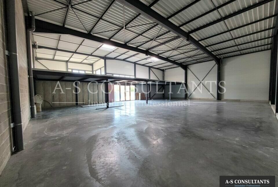 LOCAL COMMERCIAL LOCATION DAVEZIEUX 541113936_438859092_07_0130_2.jpg