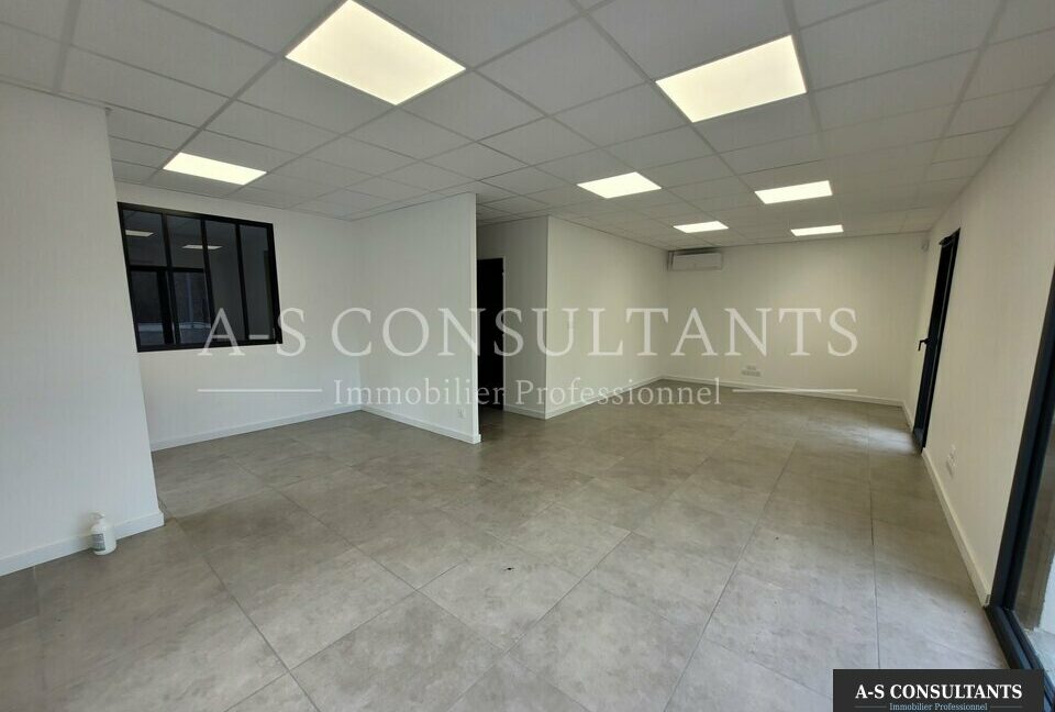 BUREAUX LOCATION NIVOLAS VERMELLE 705015335_38_0203_1.jpg