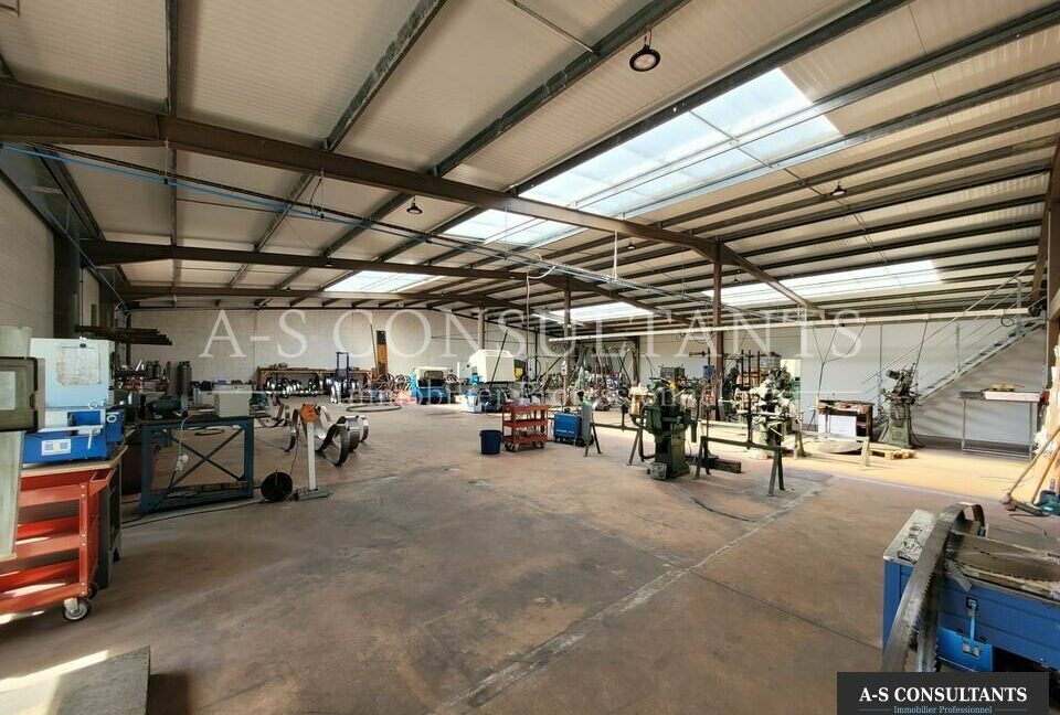 LOCAL D'ACTIVITE A VENDRE LA COTE SAINT ANDRE 38_0379_2.jpg