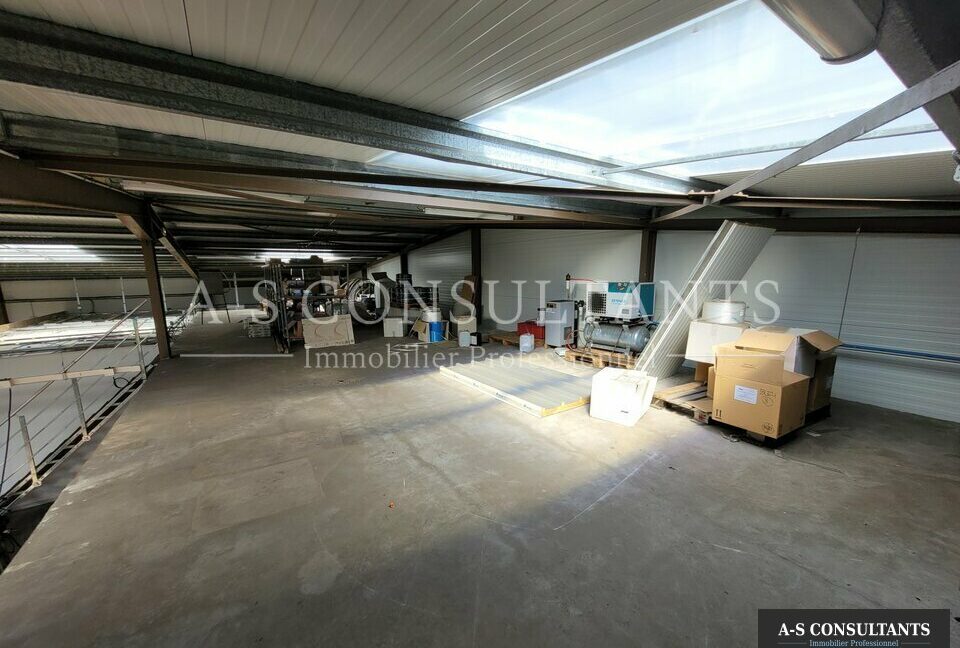 LOCAL D'ACTIVITE A VENDRE LA COTE SAINT ANDRE 38_0379_3.jpg