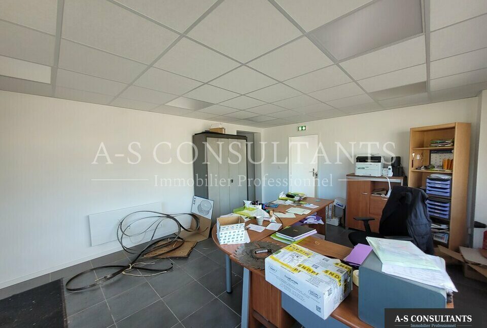 LOCAL D'ACTIVITE A VENDRE LA COTE SAINT ANDRE 38_0379_4.jpg