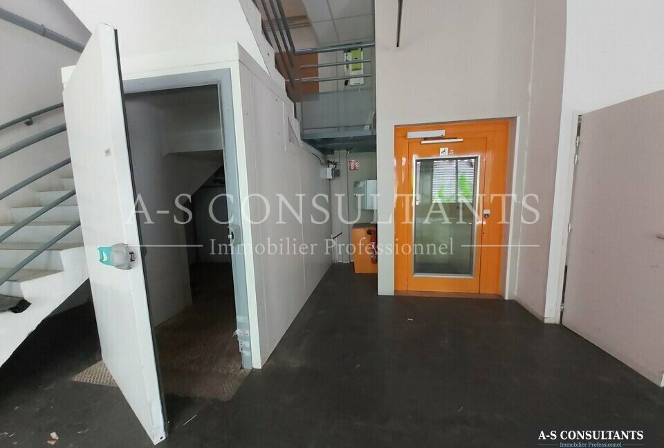 LOCAL COMMERCIAL LOCATION ANNONAY 07_0075_3.jpg