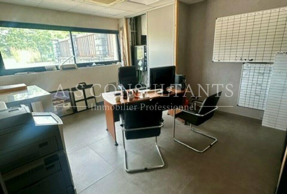 BUREAUX LOCATION BARBERAZ 245857687_73_0339_9.jpg