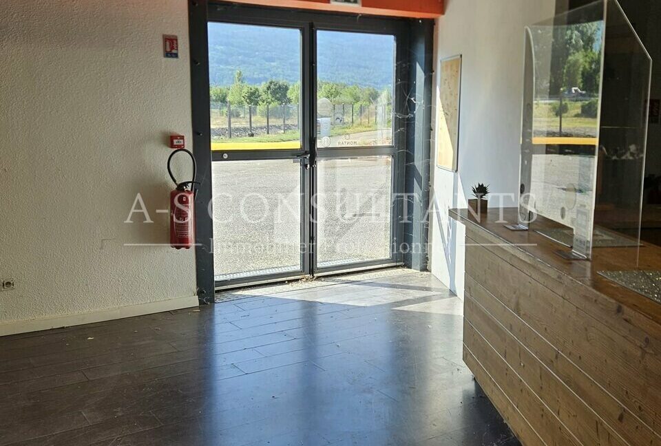 LOCAL COMMERCIAL LOCATION TOURNON 358003424_73_0208_5.jpg