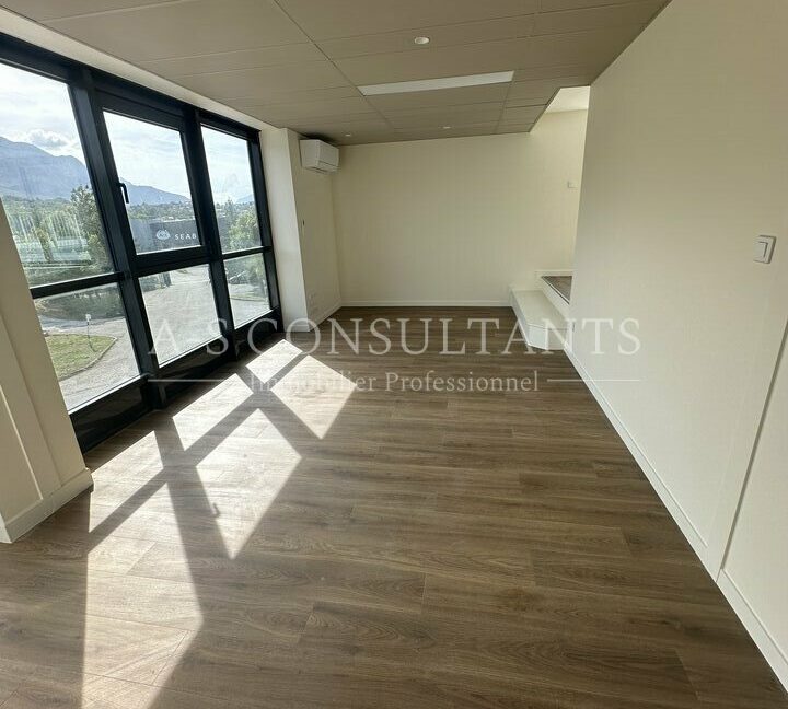 BUREAUX LOCATION GRÉSY-SUR-AIX 424774328_73_0330_18.jpg